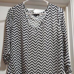 Navy blue & white chevron blouse Sz S
